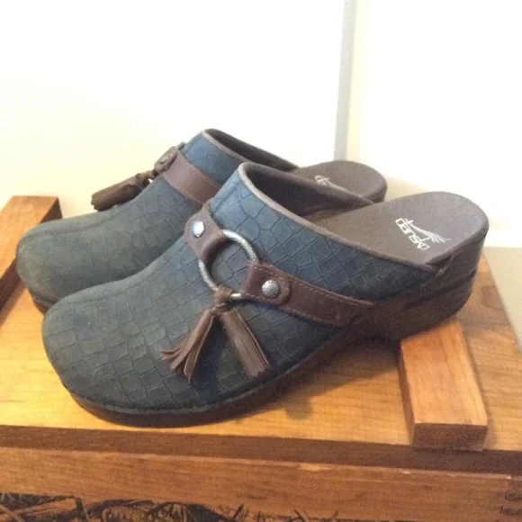 Dansko Shandi Blue leather w/ Brown tassel Clogs - sz 39 - Picture 2 of 4